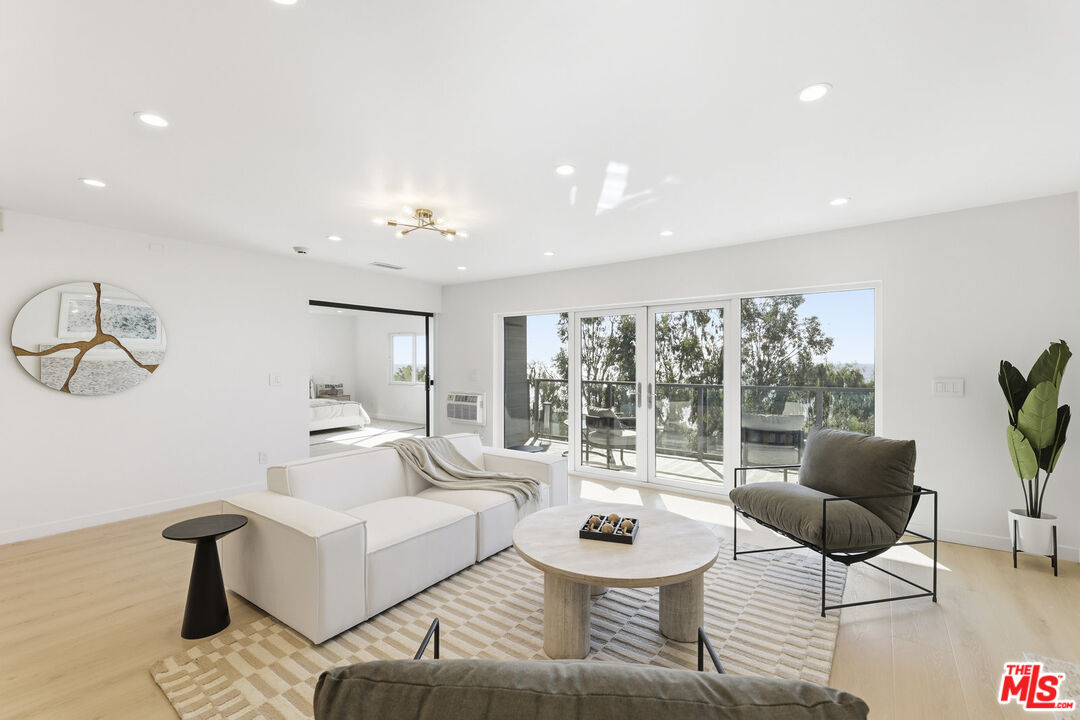 2442 S Coast Highway Unit: 3
