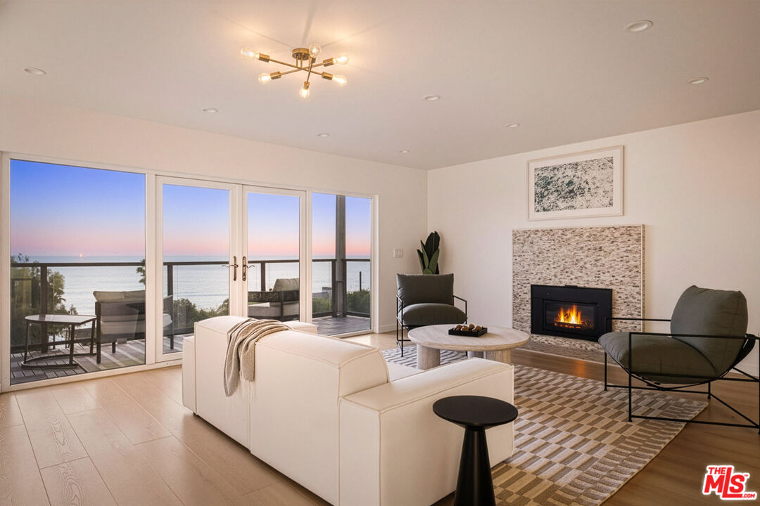 2442 S Coast Highway Unit: 3