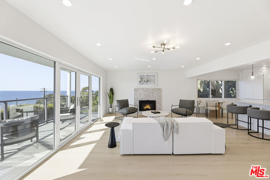 2442 S Coast Highway Unit: 3