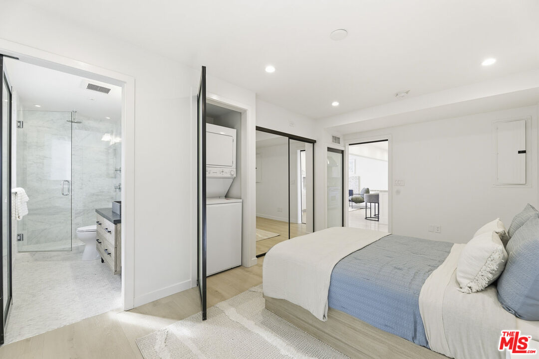 2442 S Coast Highway Unit: 3