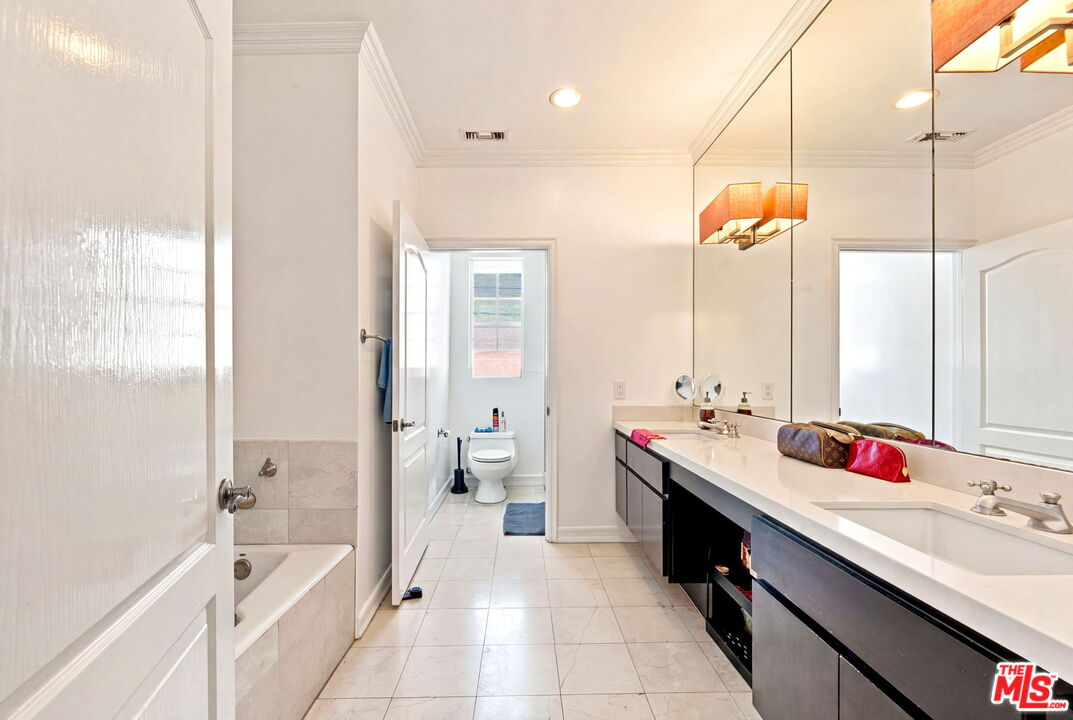 128 N Swall Dr Unit: 304