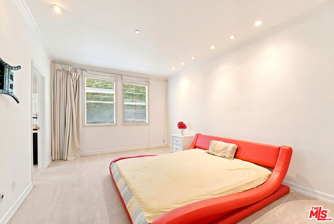 128 N Swall Dr Unit: 304