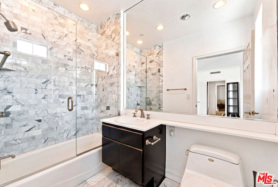128 N Swall Dr Unit: 304