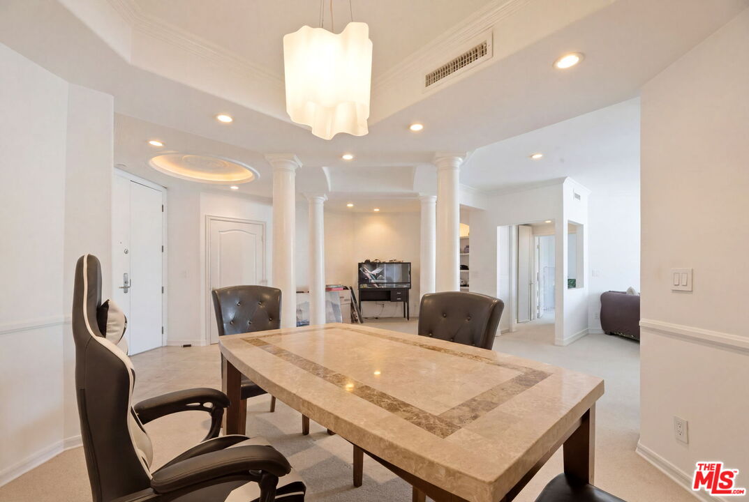 128 N Swall Dr Unit: 304