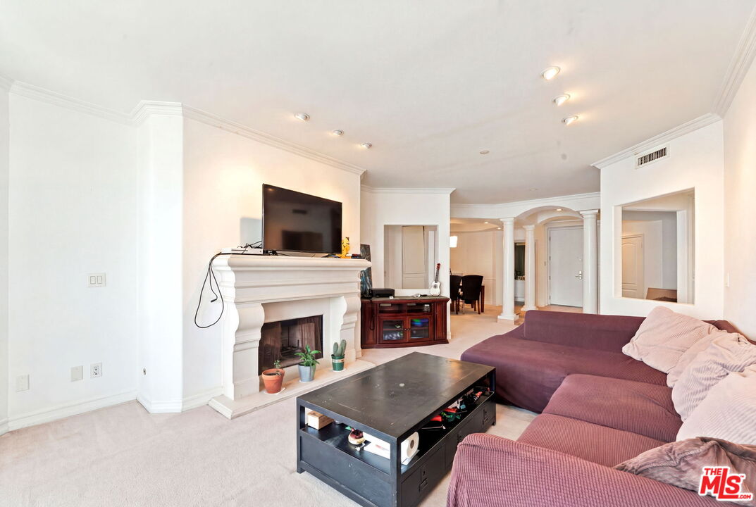 128 N Swall Dr Unit: 304