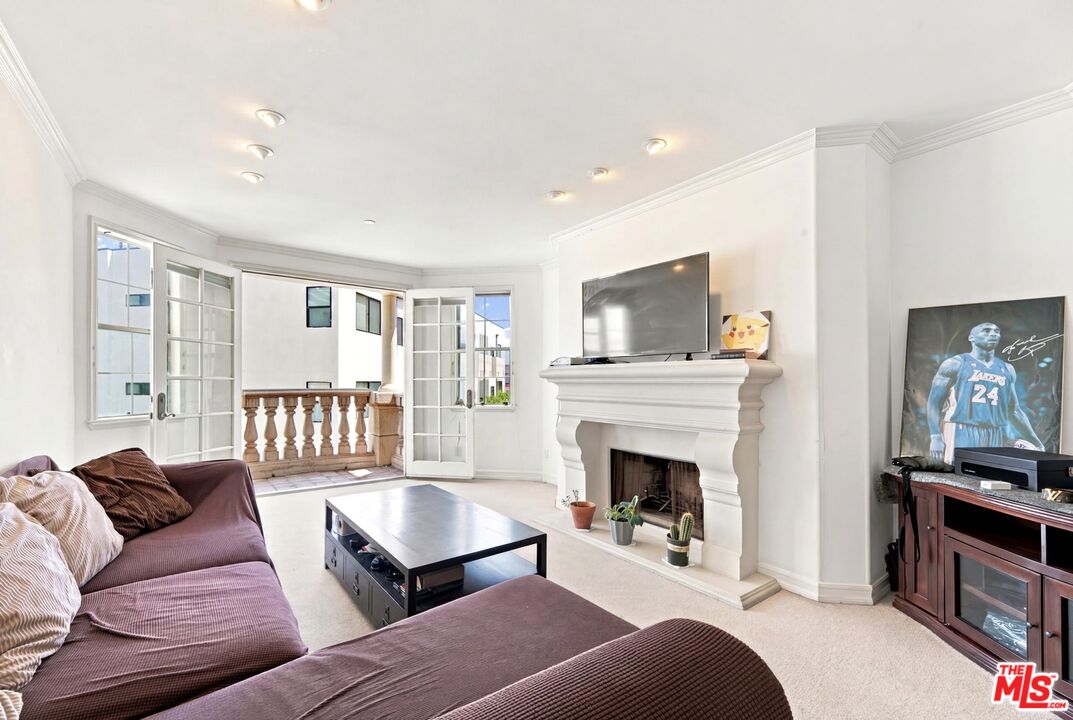 128 N Swall Dr Unit: 304