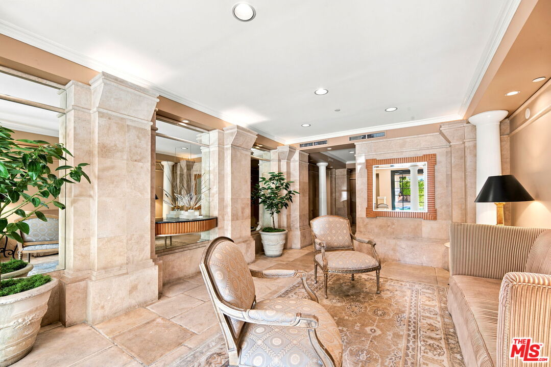 128 N Swall Dr Unit: 304