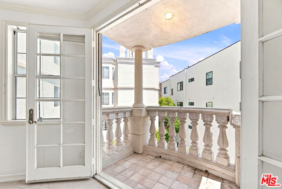 128 N Swall Dr Unit: 304
