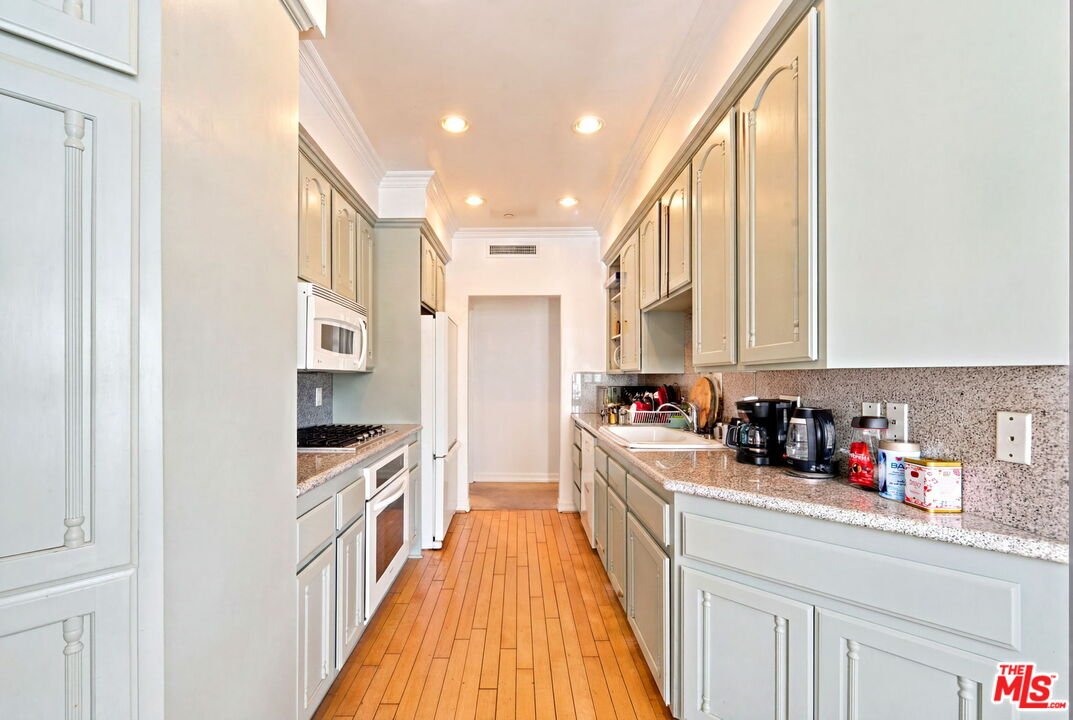 128 N Swall Dr Unit: 304