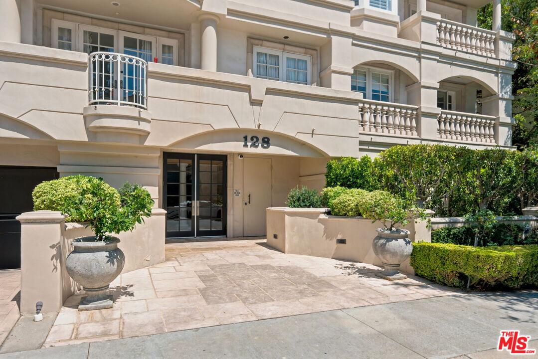 128 N Swall Dr Unit: 304