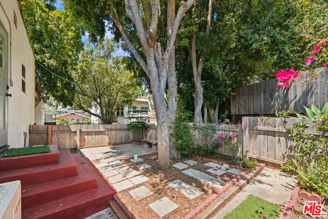 257 Isabel St