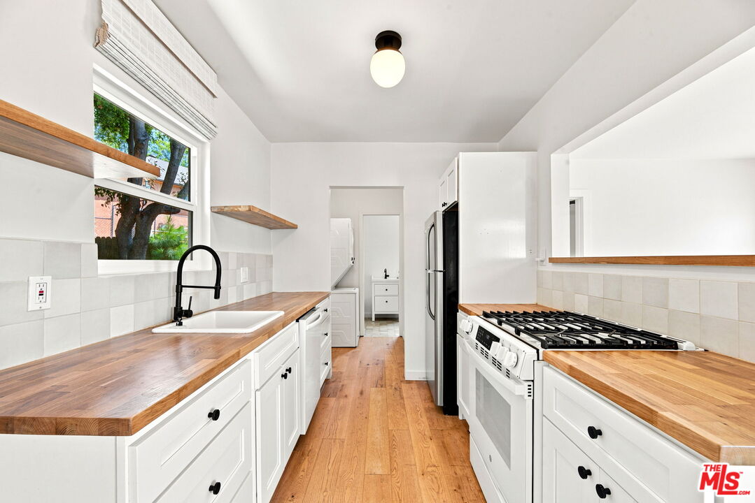 257 Isabel St