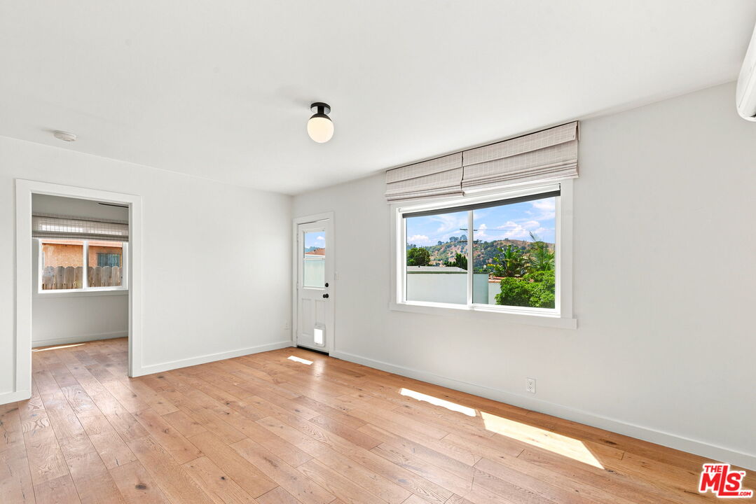 257 Isabel St