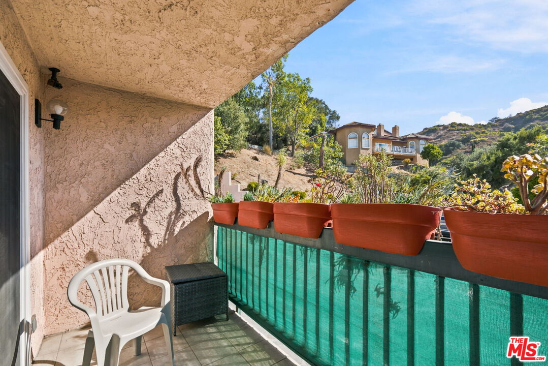 2940 N Verdugo Rd Unit: 213