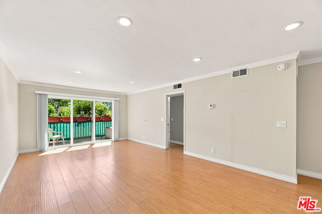 2940 N Verdugo Rd Unit: 213