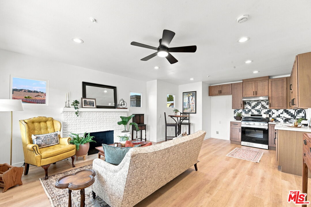 2801 Jeffries Ave