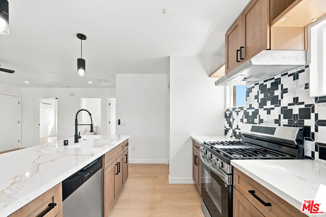 577 W Ave 28