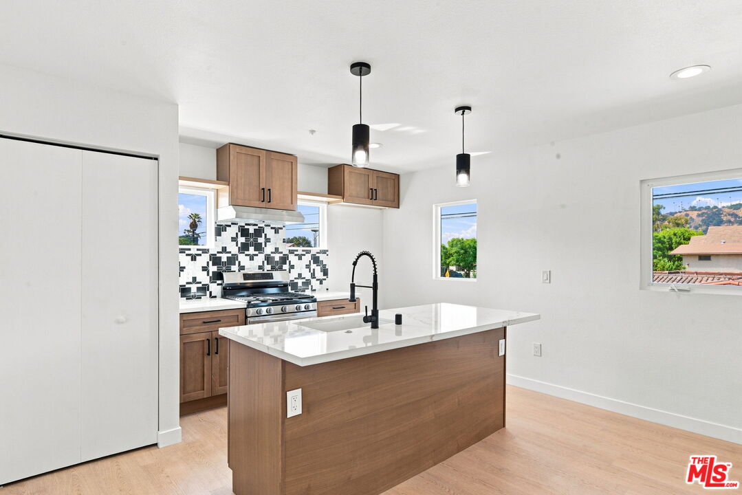 577 W Ave 28