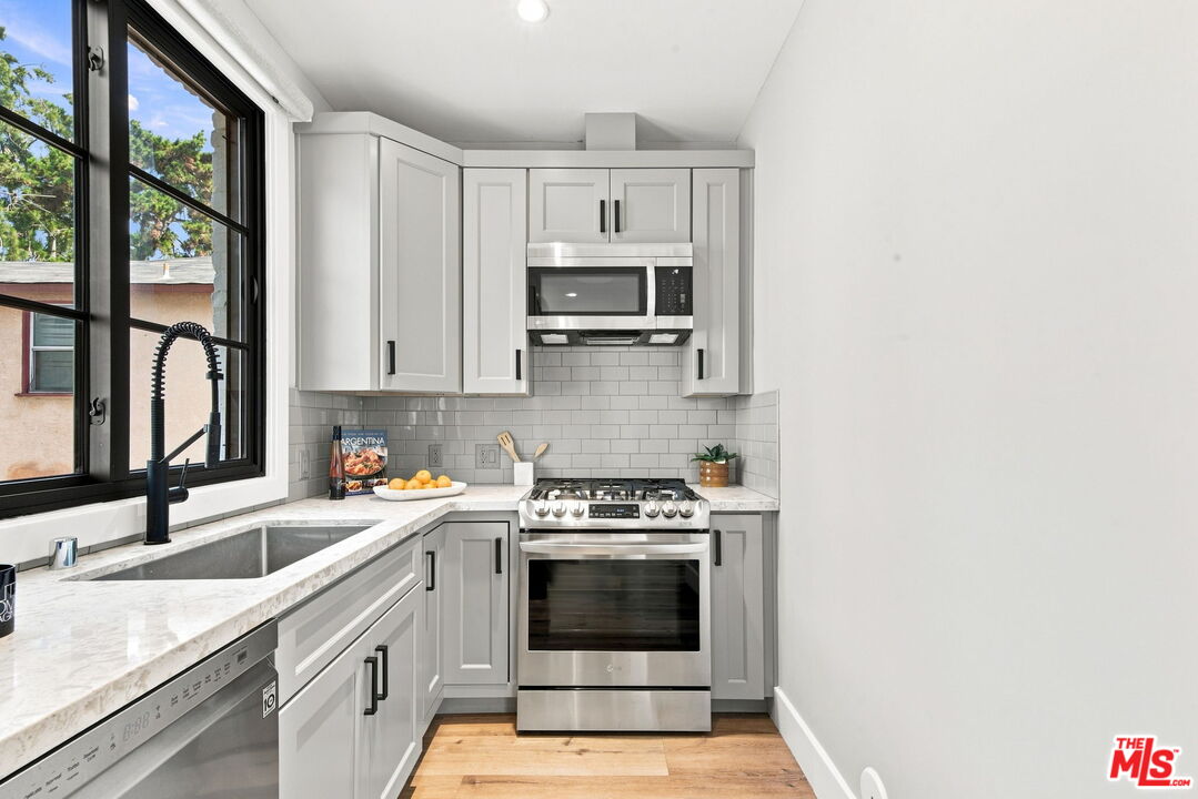 1348 S Burnside Ave