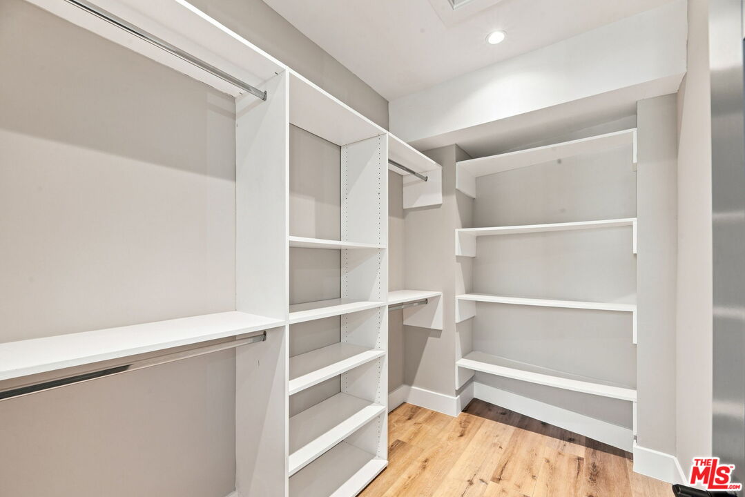 1348 S Burnside Ave