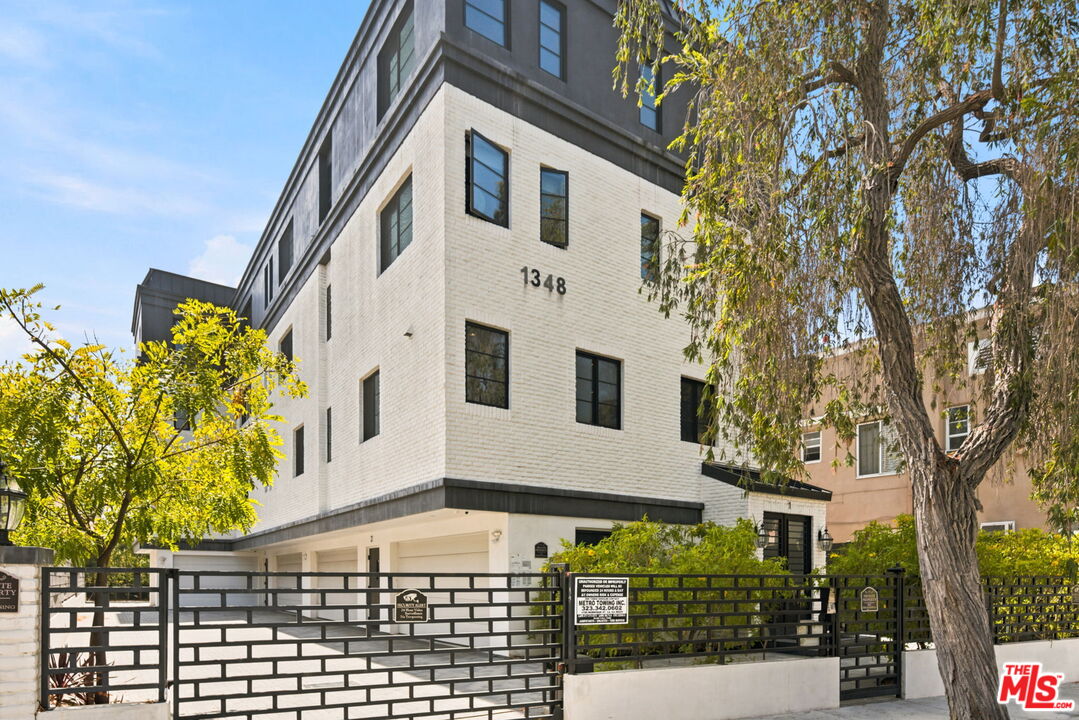 1348 S Burnside Ave