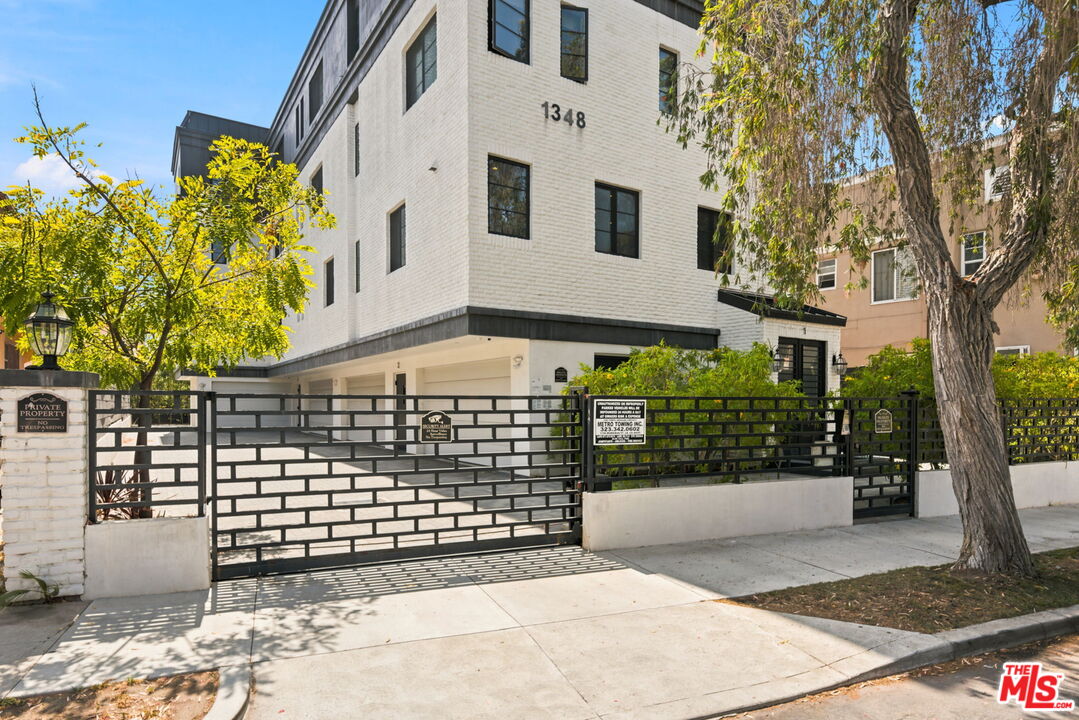 1348 S Burnside Ave