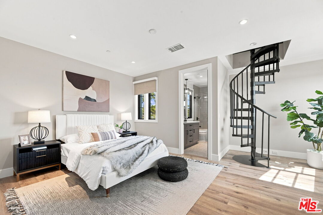 1348 S Burnside Ave
