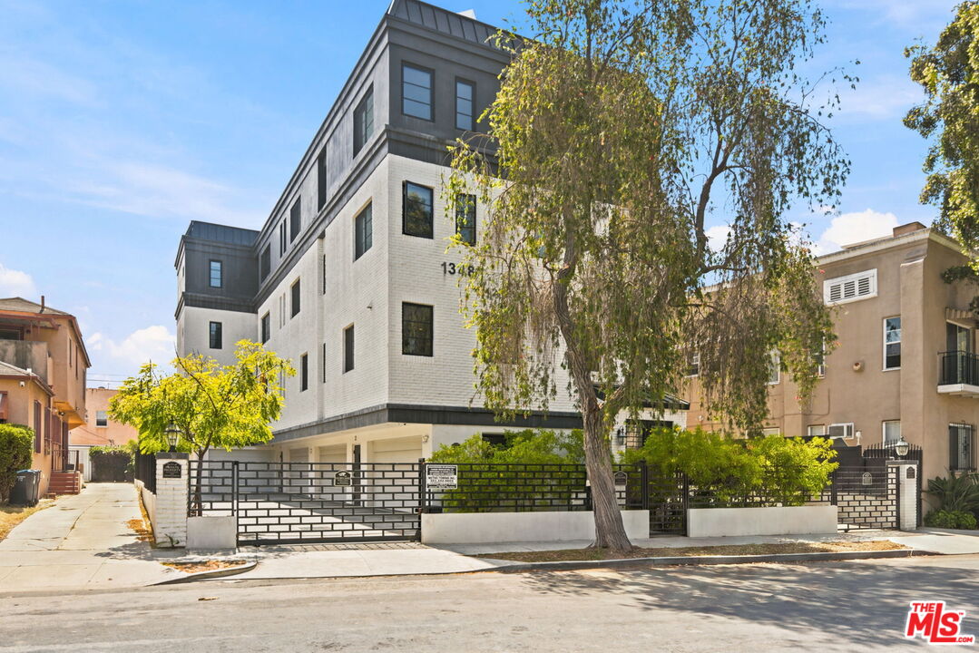 1348 S Burnside Ave