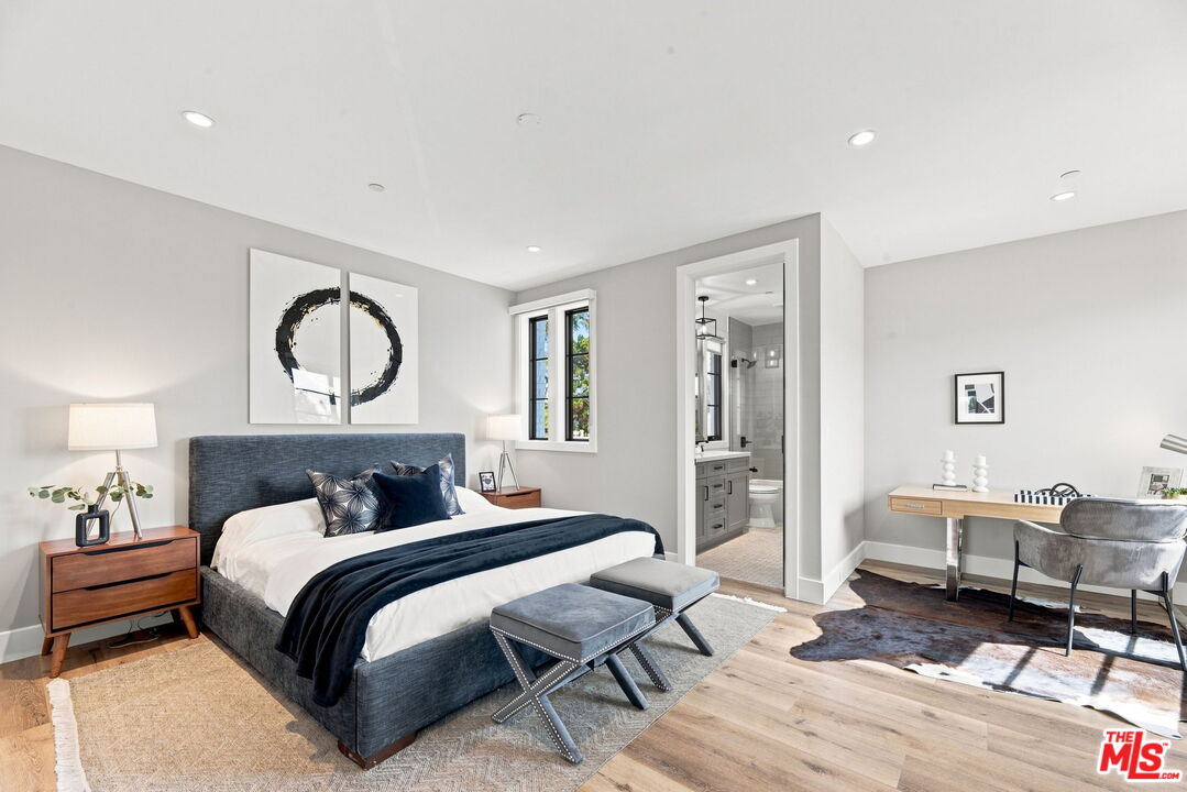 1348 S Burnside Ave