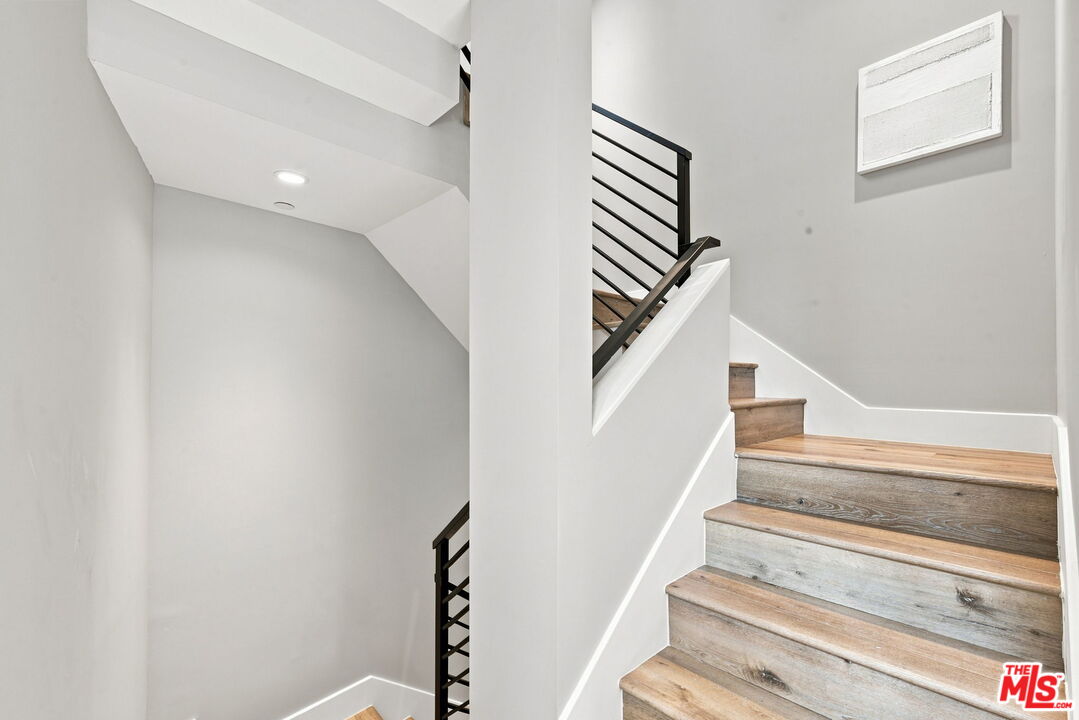 1348 S Burnside Ave