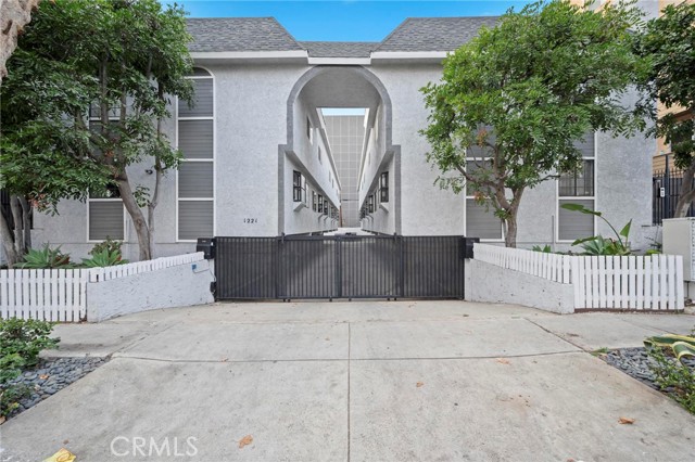 1221 N Sycamore AVE Unit: 8