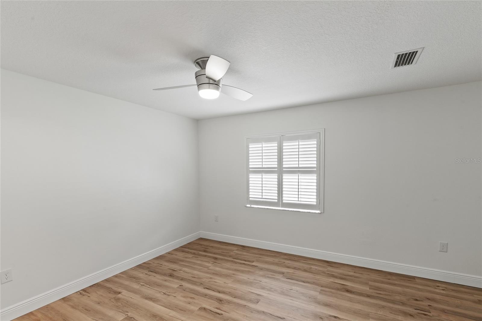 810 RIDGE AVE