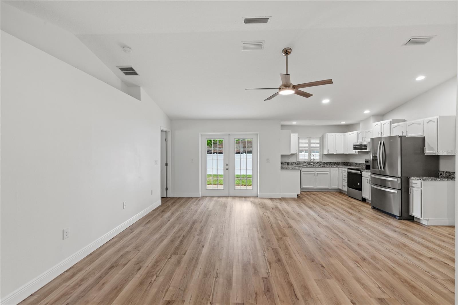 810 RIDGE AVE