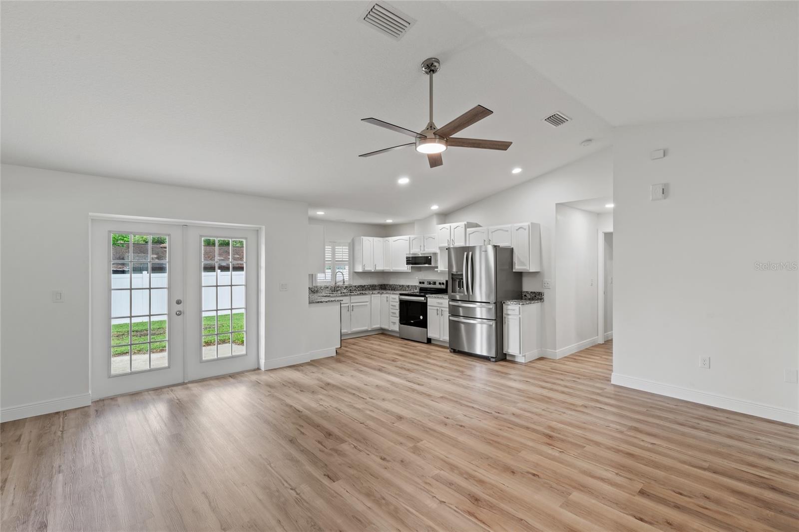 810 RIDGE AVE