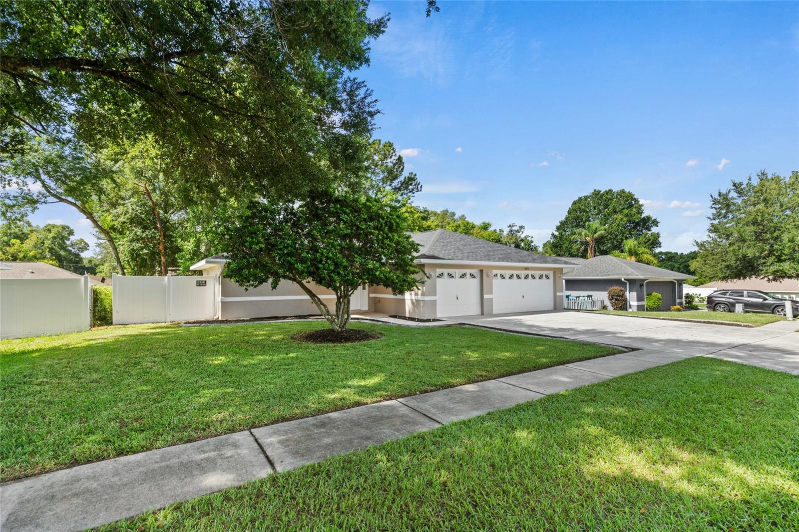 810 RIDGE AVE