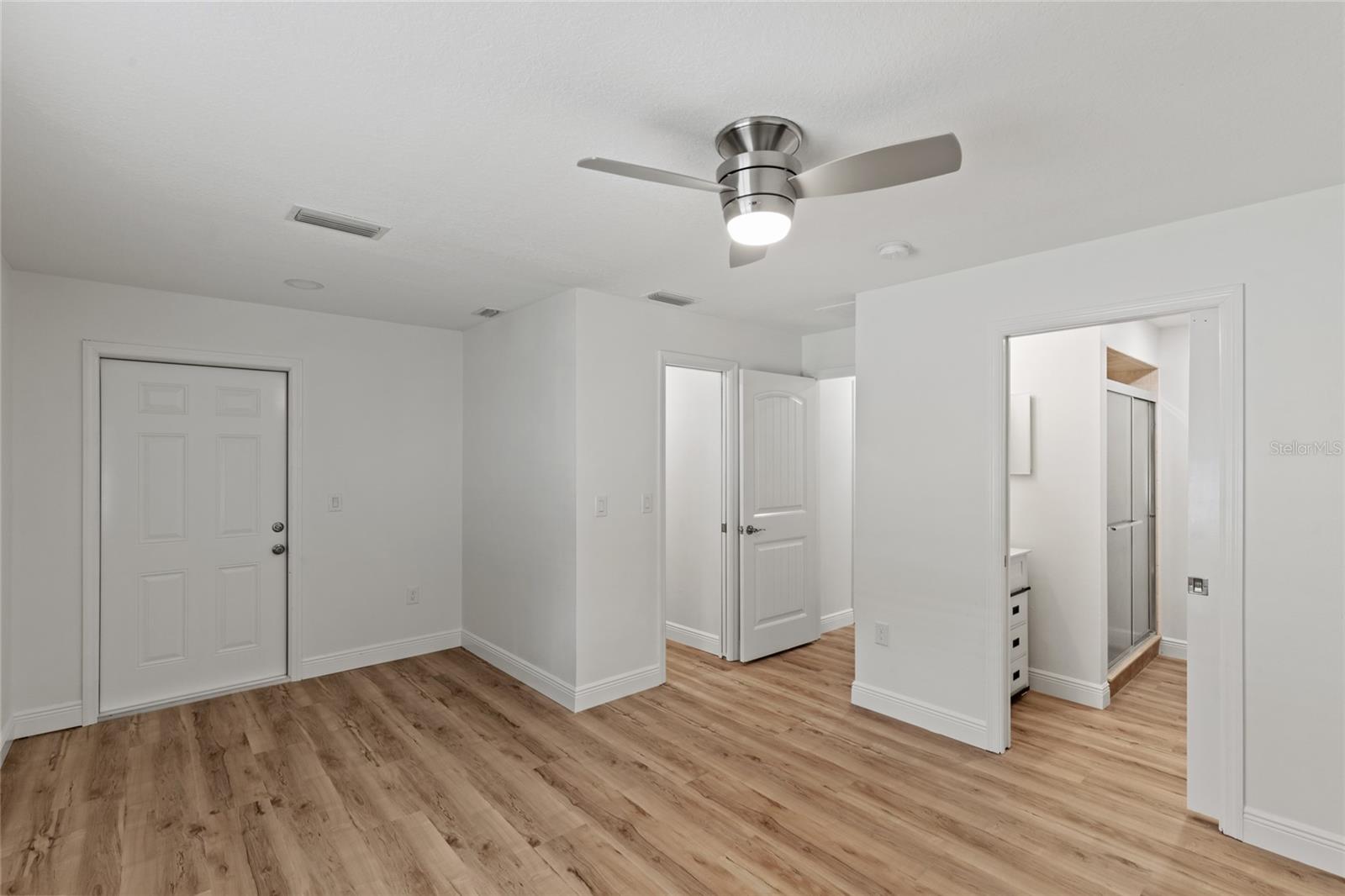 810 RIDGE AVE