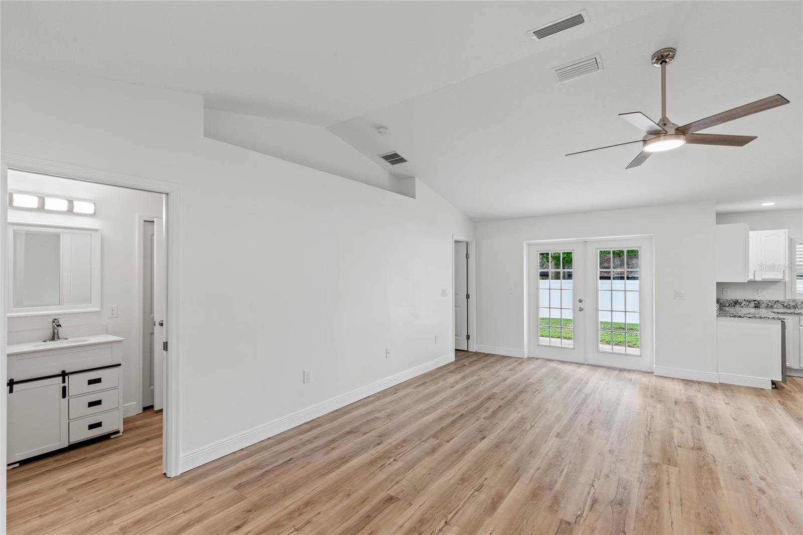 810 RIDGE AVE