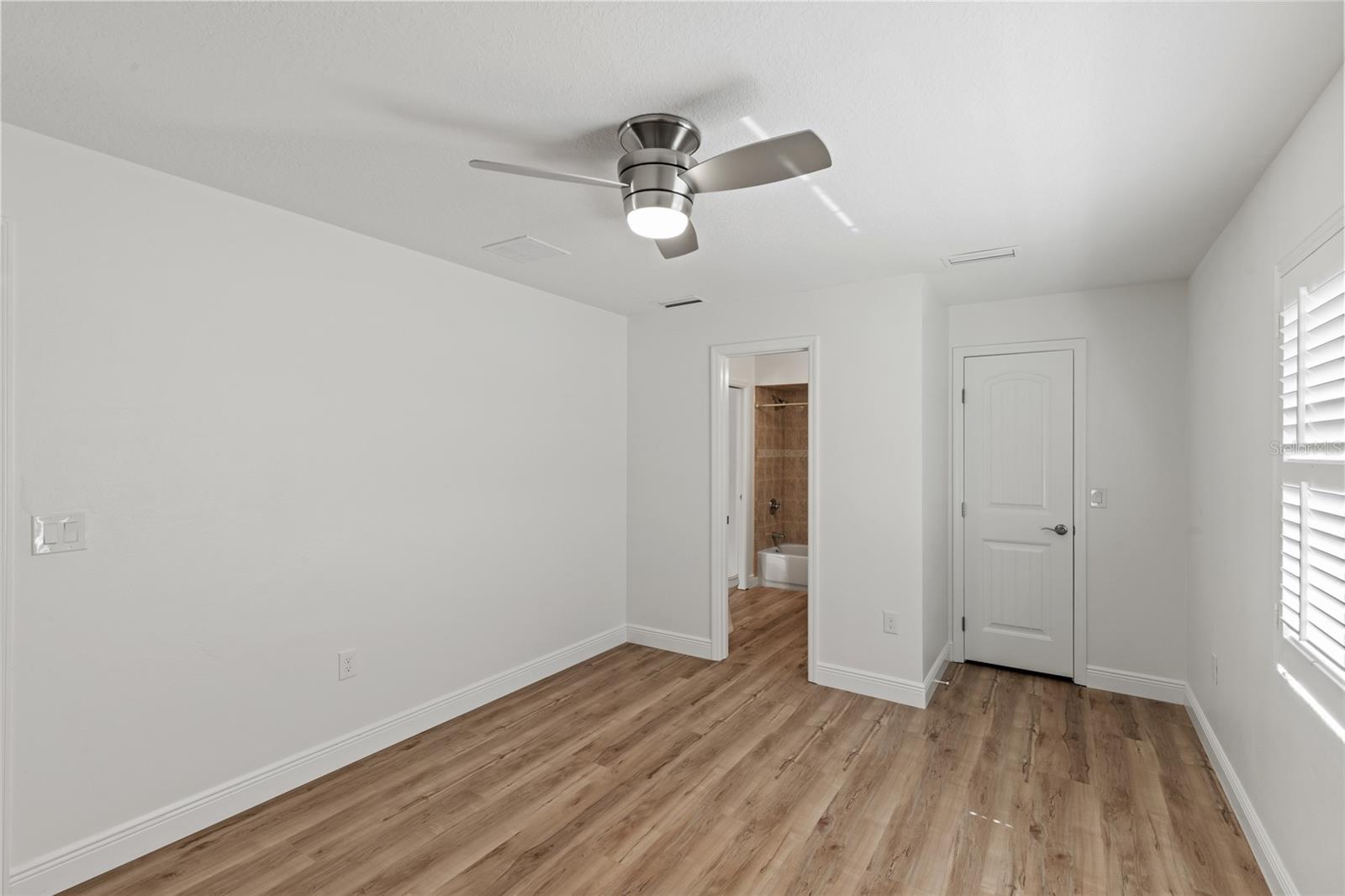 810 RIDGE AVE