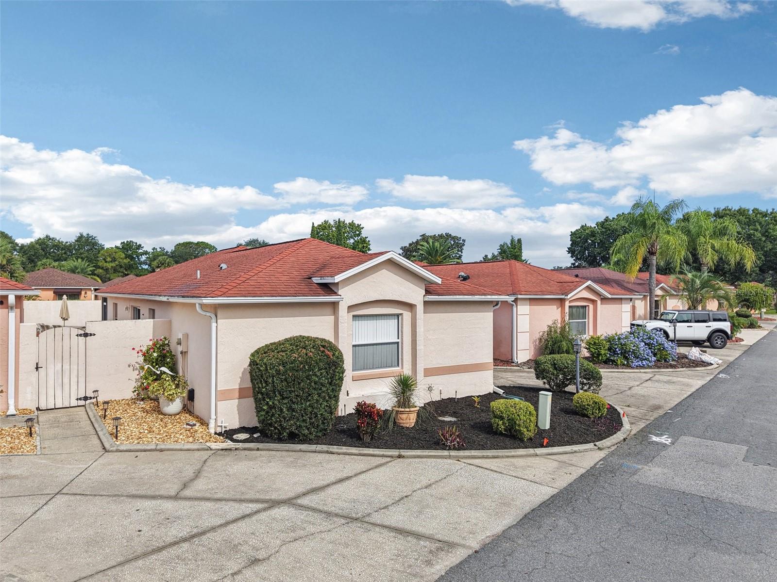 914 MENDOZA BLVD