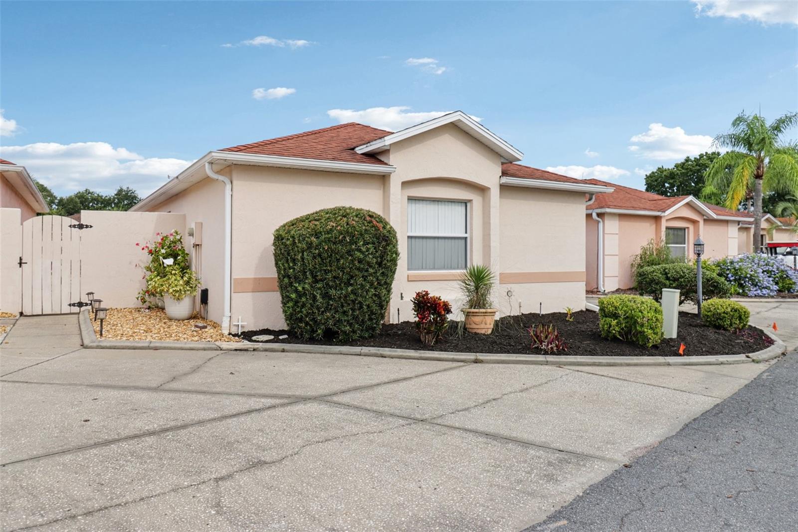 914 MENDOZA BLVD