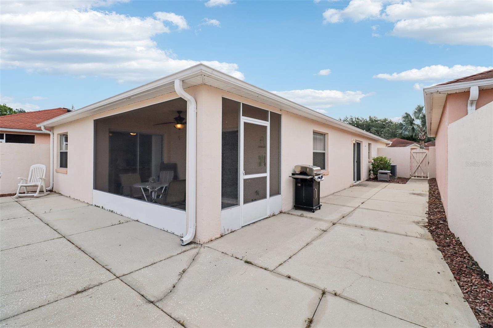 914 MENDOZA BLVD