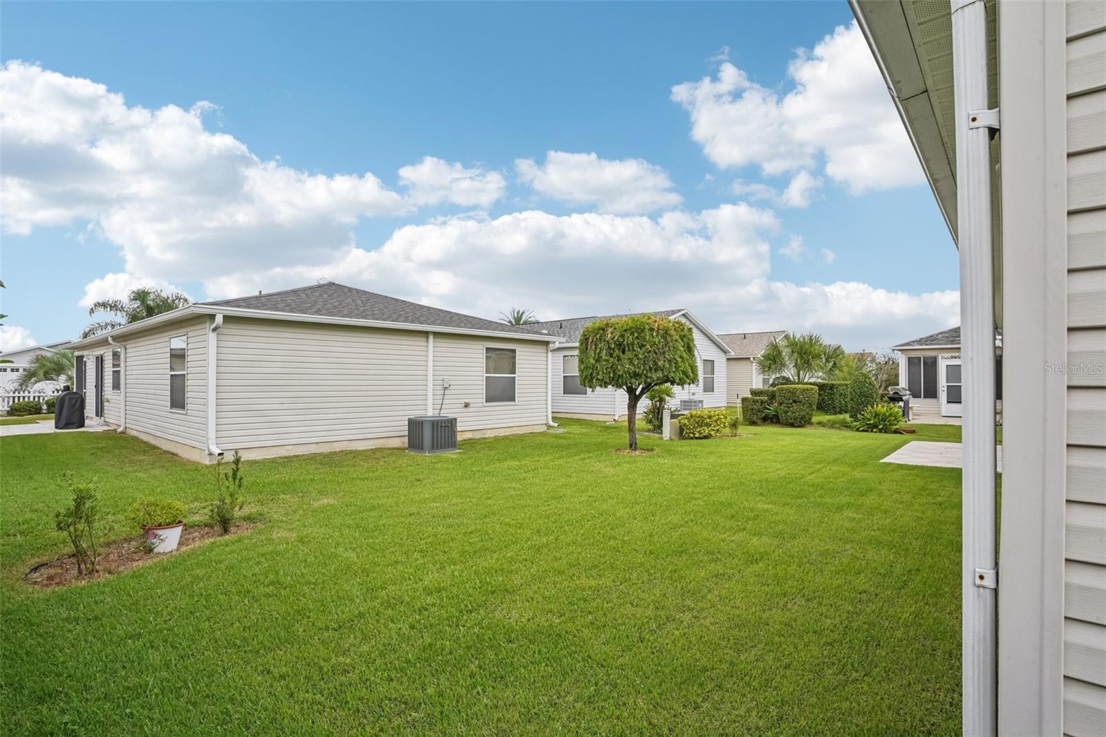 2543 RAINTREE DR