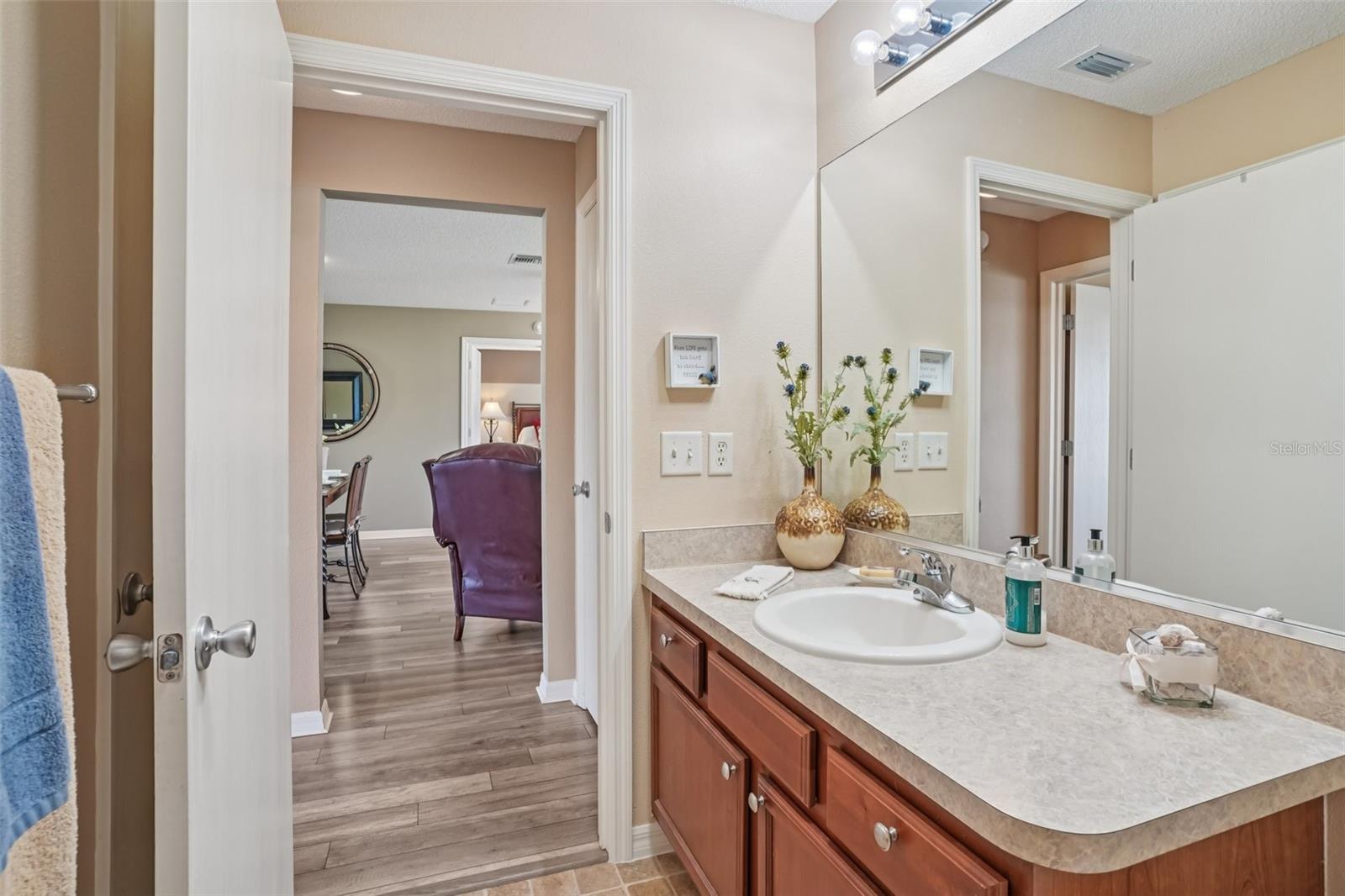2543 RAINTREE DR