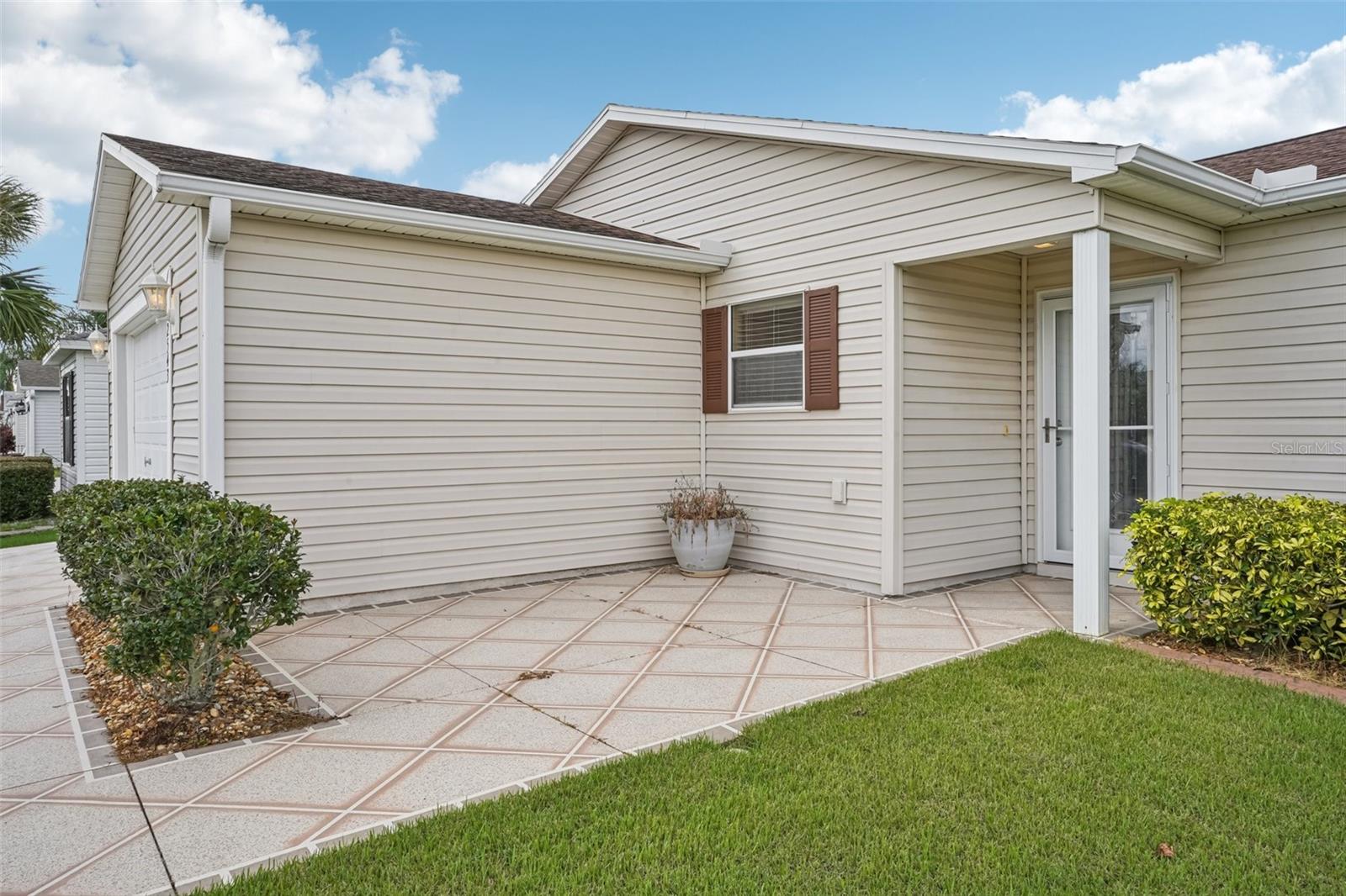 2543 RAINTREE DR