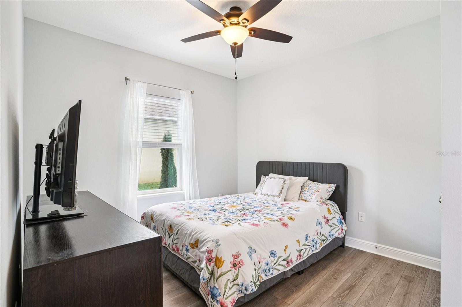 1813 FOREST GLEN DR
