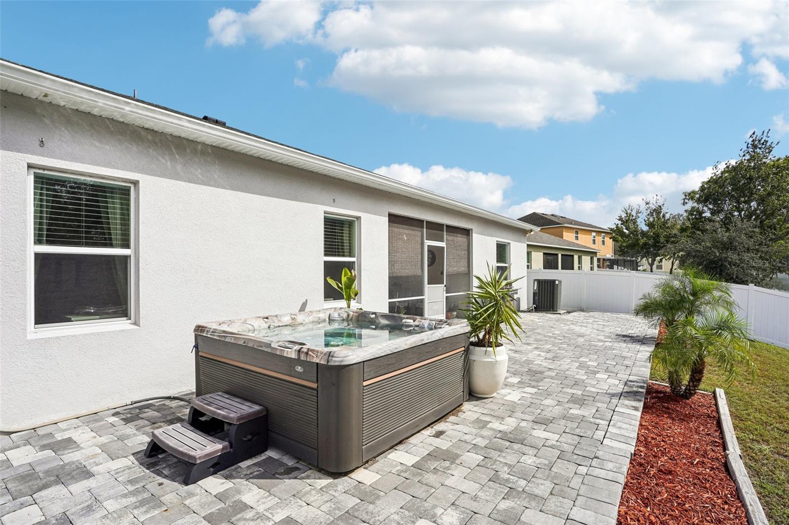 1813 FOREST GLEN DR
