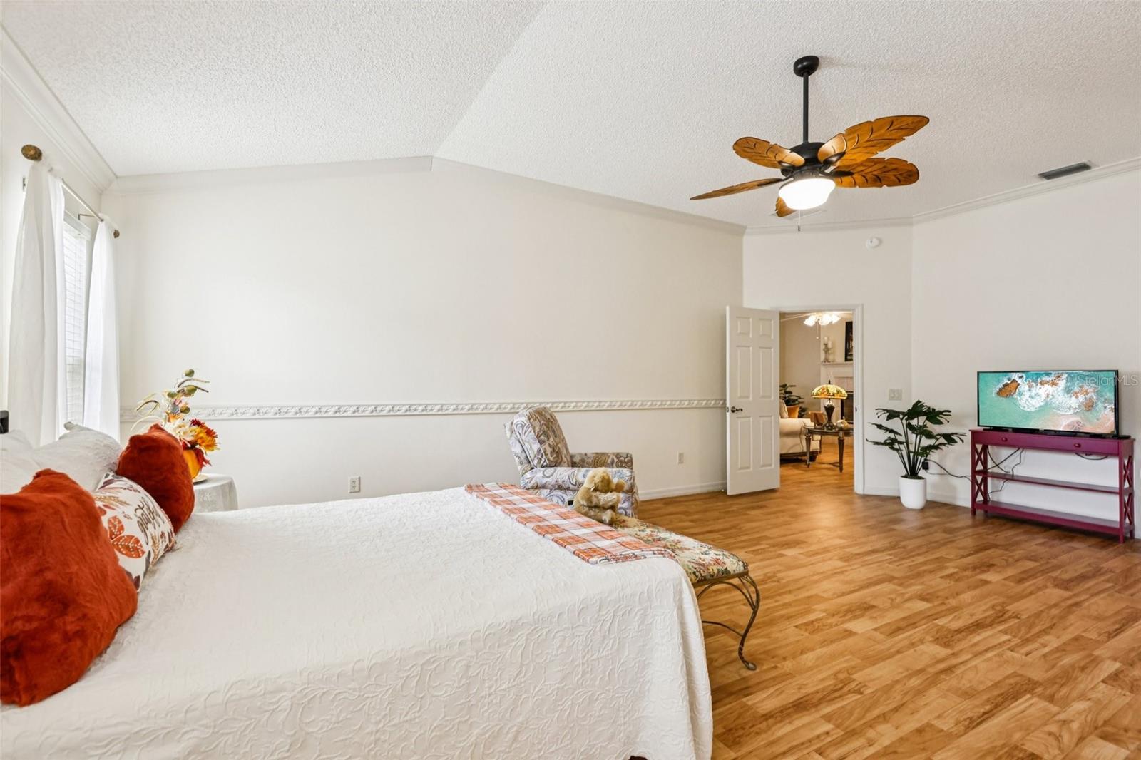 2762 MORVEN PARK WAY