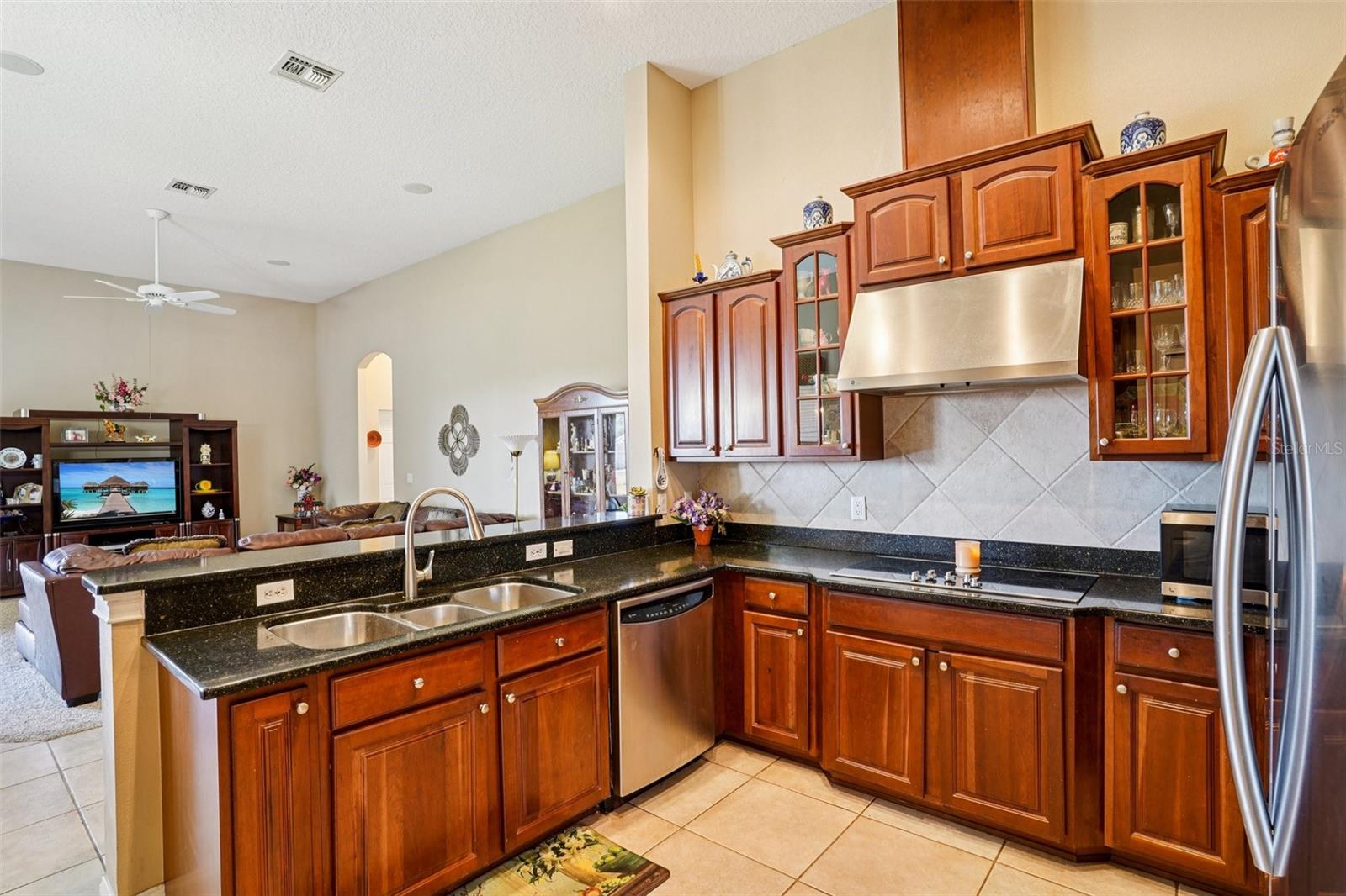 6114 TREMAYNE DR