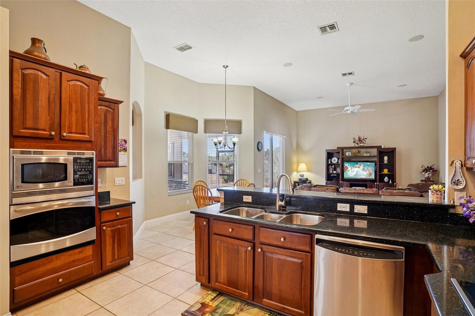 6114 TREMAYNE DR
