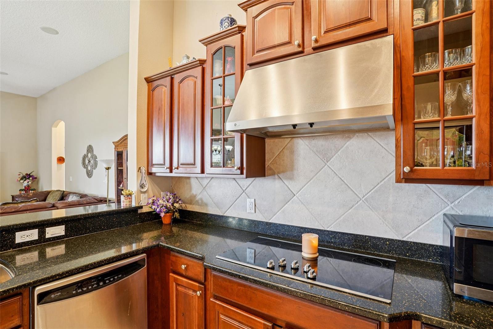 6114 TREMAYNE DR